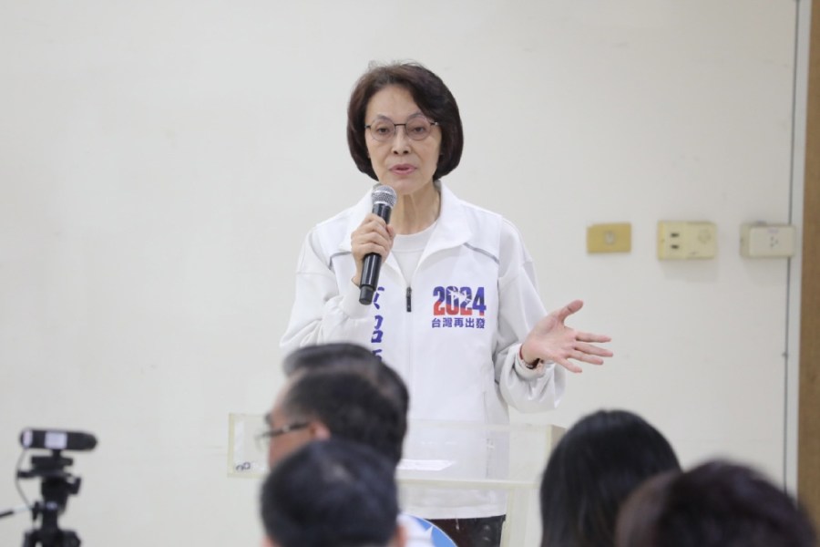 高雄綠營恐難八仙過海 黃昭順:四位與對手誤差範圍內 242 黃昭順27日參加高雄行動中常會。