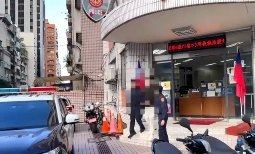 警依傷害、妨害秩序將涉案人送辦。（記者林金聖翻攝）