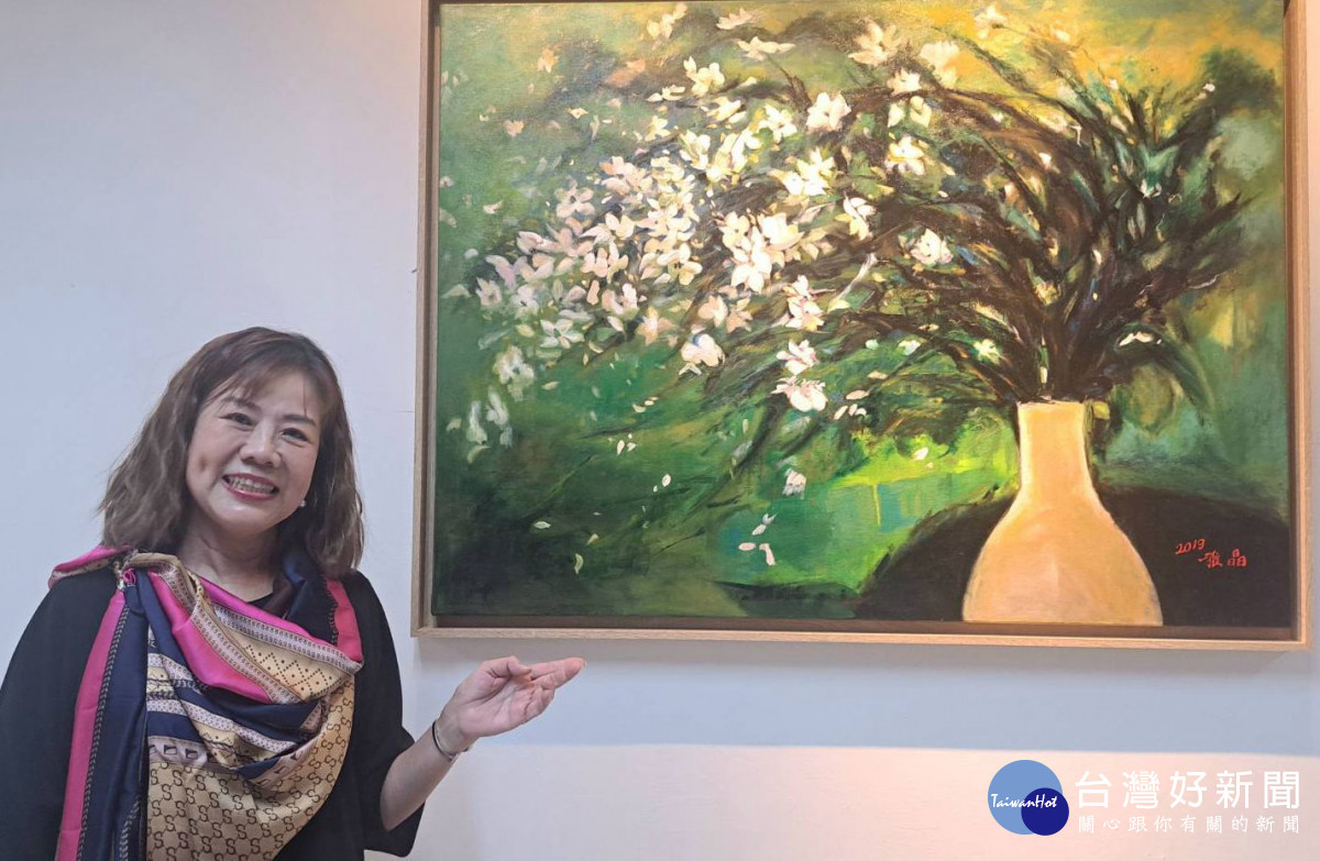 陳雅晶《無疆之愛》以蓬勃生機之花卉姿態,象徵其茁壯成長後,期待奉獻將愛傳遞,造福人群的期許。