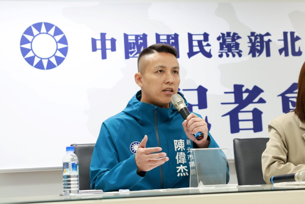《圖說》議員陳偉杰對於民進黨議員又把責任推給新北市政府非常不以為然。〈新北市議會國民黨團提供〉
