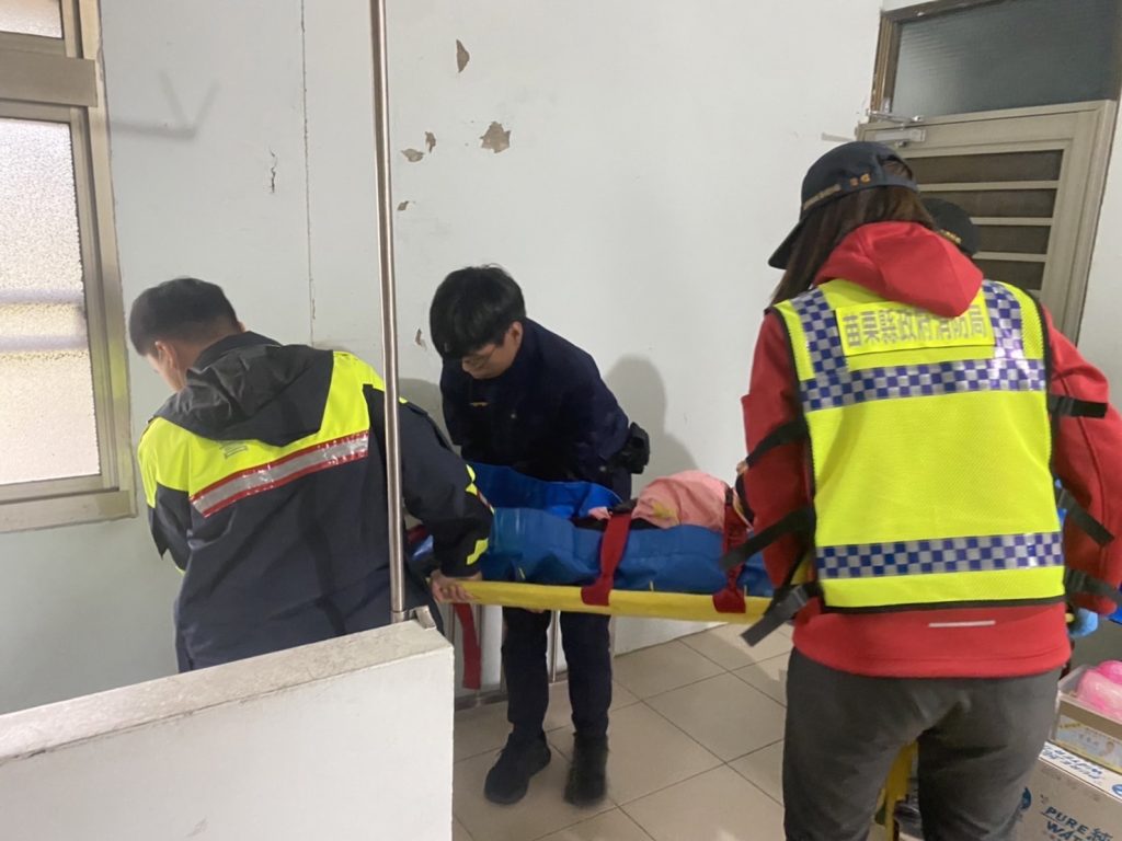  警消積極協助就醫
