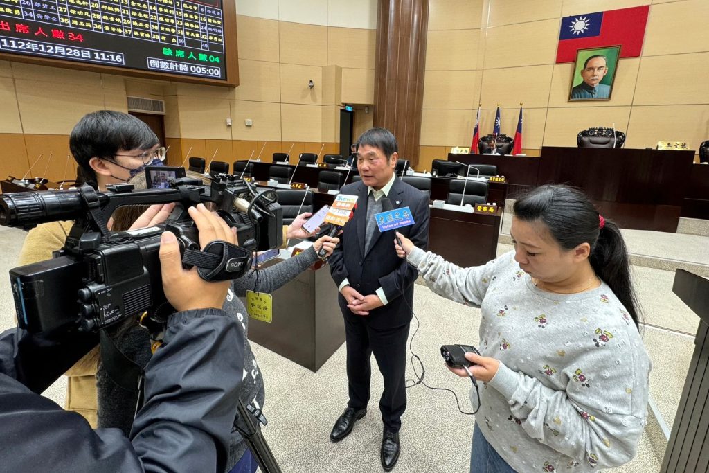苗栗縣長鍾東錦表示,很開心成立原民處的提案今天三讀通過,預定明年3月1日掛牌運作