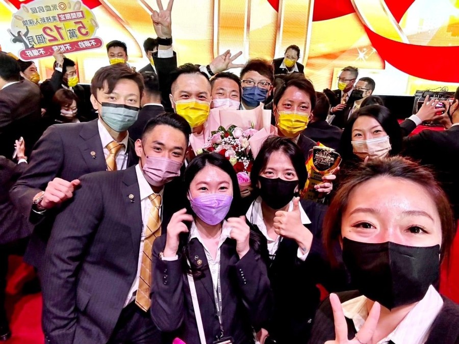 CNEWS19523128a03