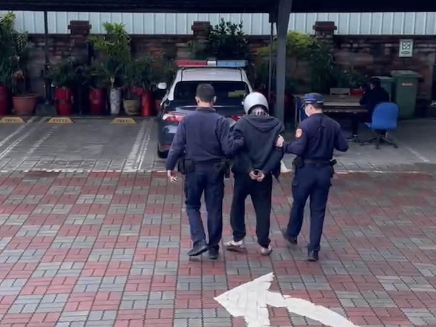 通緝犯躲老家揚言開瓦斯擋警 網開一路智擒41歲男 212 cnews204231228a04