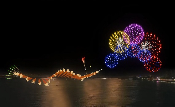 「閃耀新北 圈起1314」 2萬發跨河煙火迎接2024