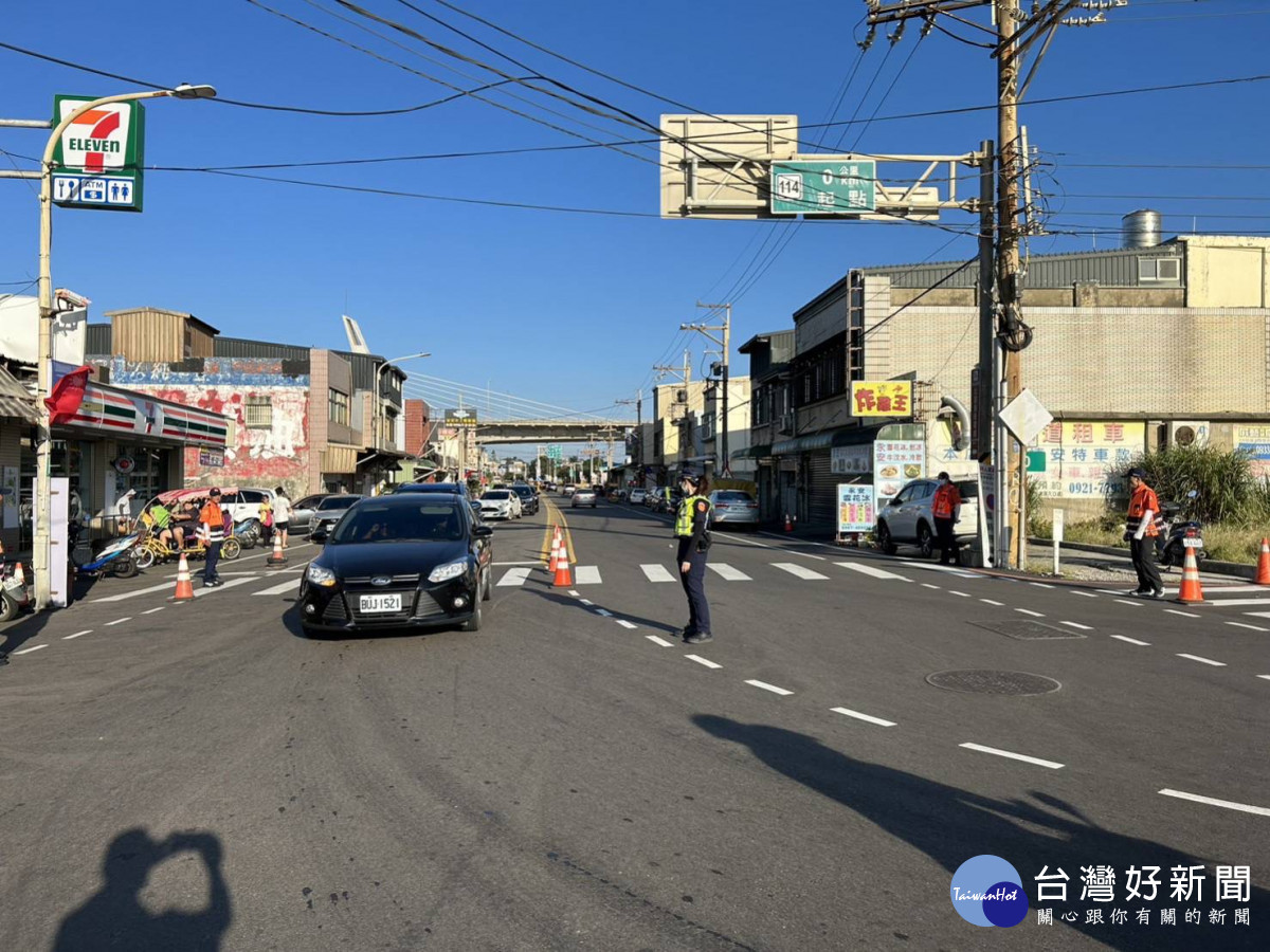 楊梅警分局為紓解113年元旦連續假期車潮，整理出元旦連假交通重點，讓駕駛人有充足的資訊因應。