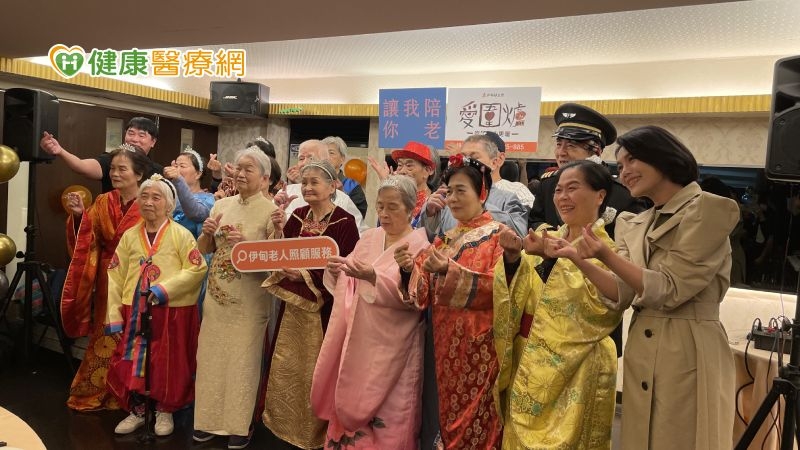 24場圍爐活動伴孤老過好年! 長輩Cosplay展現職人魂大走伸展台
