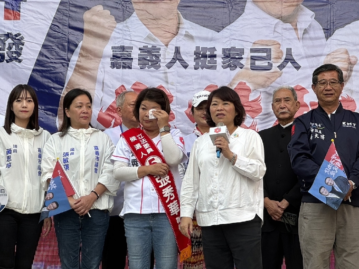 韓國瑜 首度抵嘉 經國新城輔選掀熱潮 張秀華贈議事槌 助攻立法院長