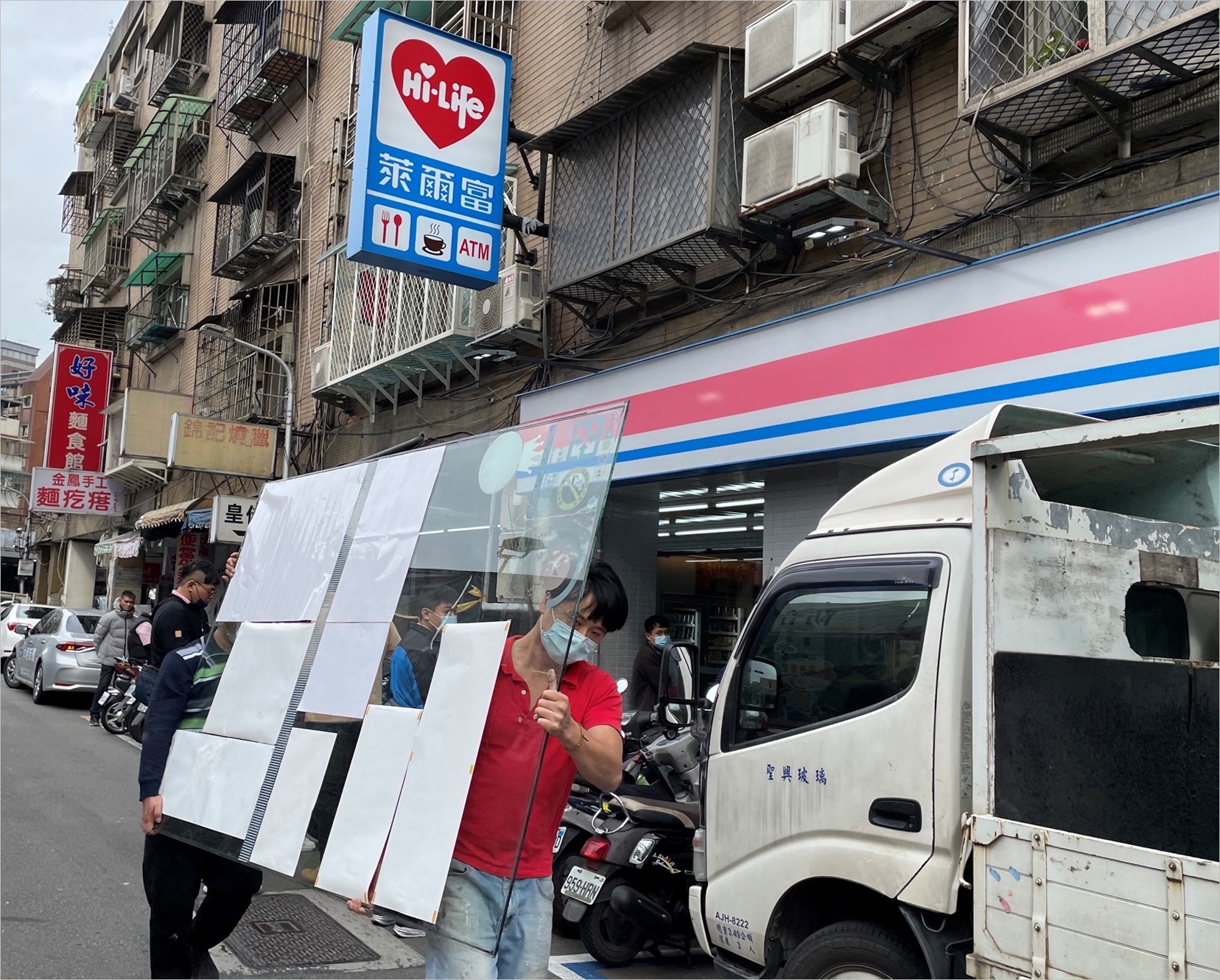 萊爾富倒數商機大噴發!信義商圈門市10倍人力應對狂歡跨年