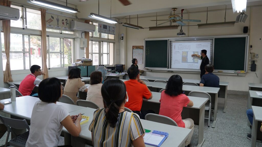 設計出之3套專屬斗南的營養午餐食譜,協助校園廚工瞭解並運用設計食譜與引導團膳業者取得在地食材來源,進行「斗南食物日之我的餐盤」營養午餐活動。(圖文/農業部提供)