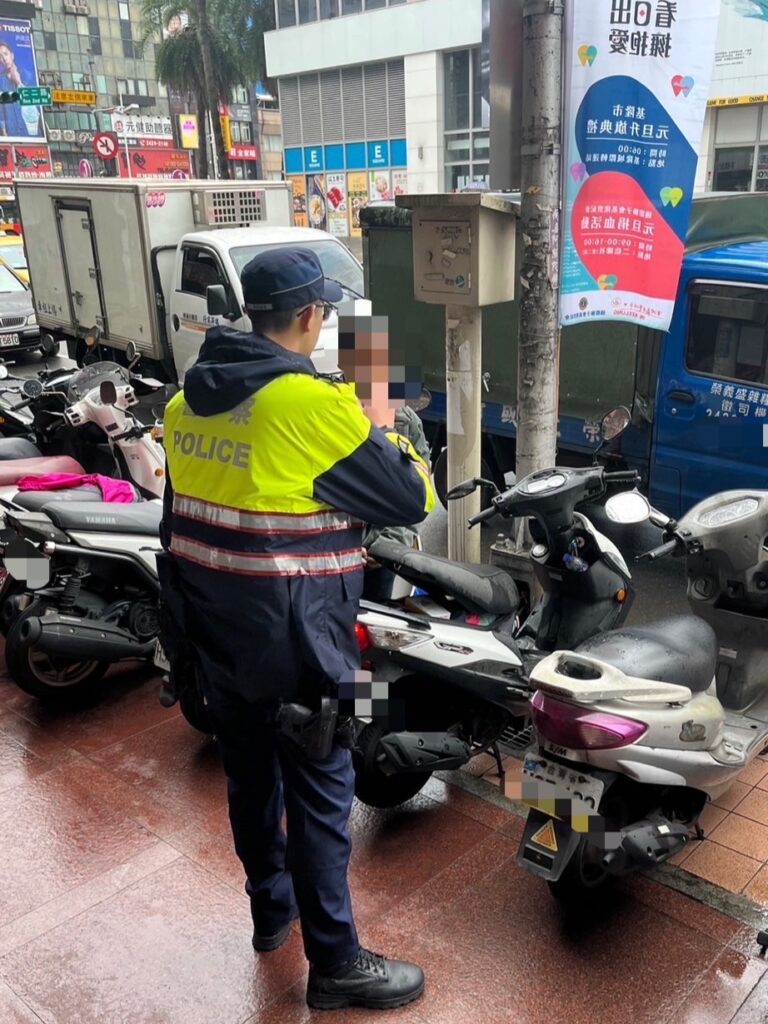 警方協助民眾找車