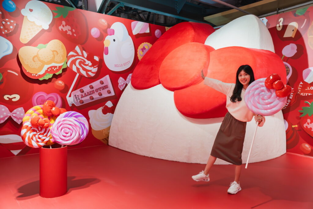 超巨大Hello Kitty立體裝置拍照區(時藝多媒體提供)