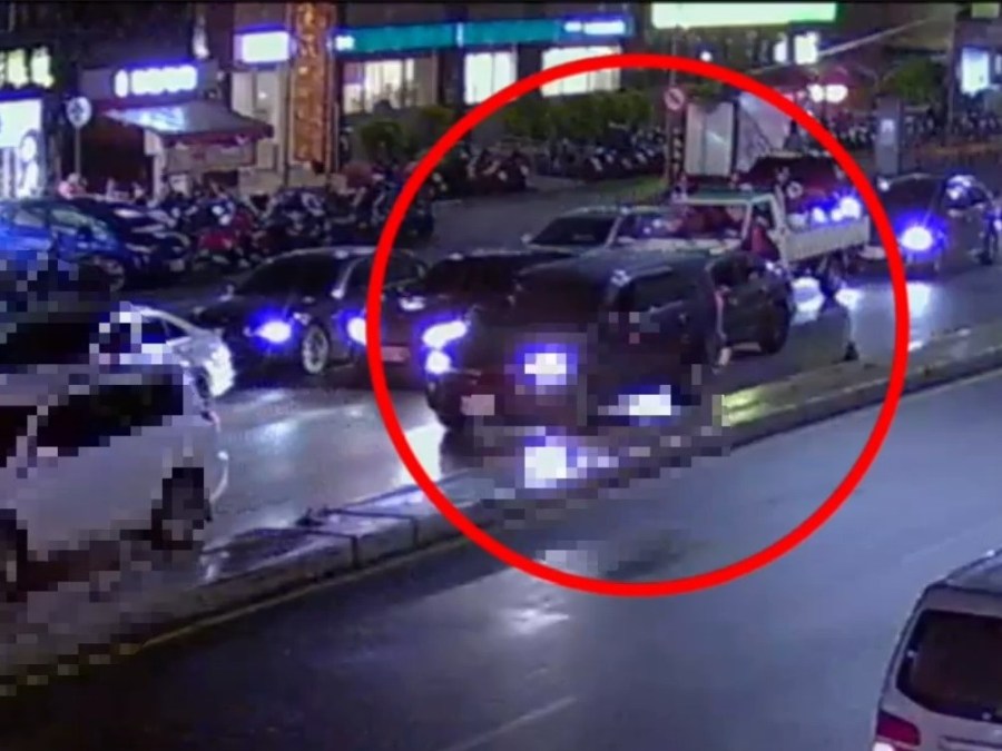 衝撞7轎車2機車 兩詐欺車手開車拒捕困車陣被逮 189 cnews204231229a01
