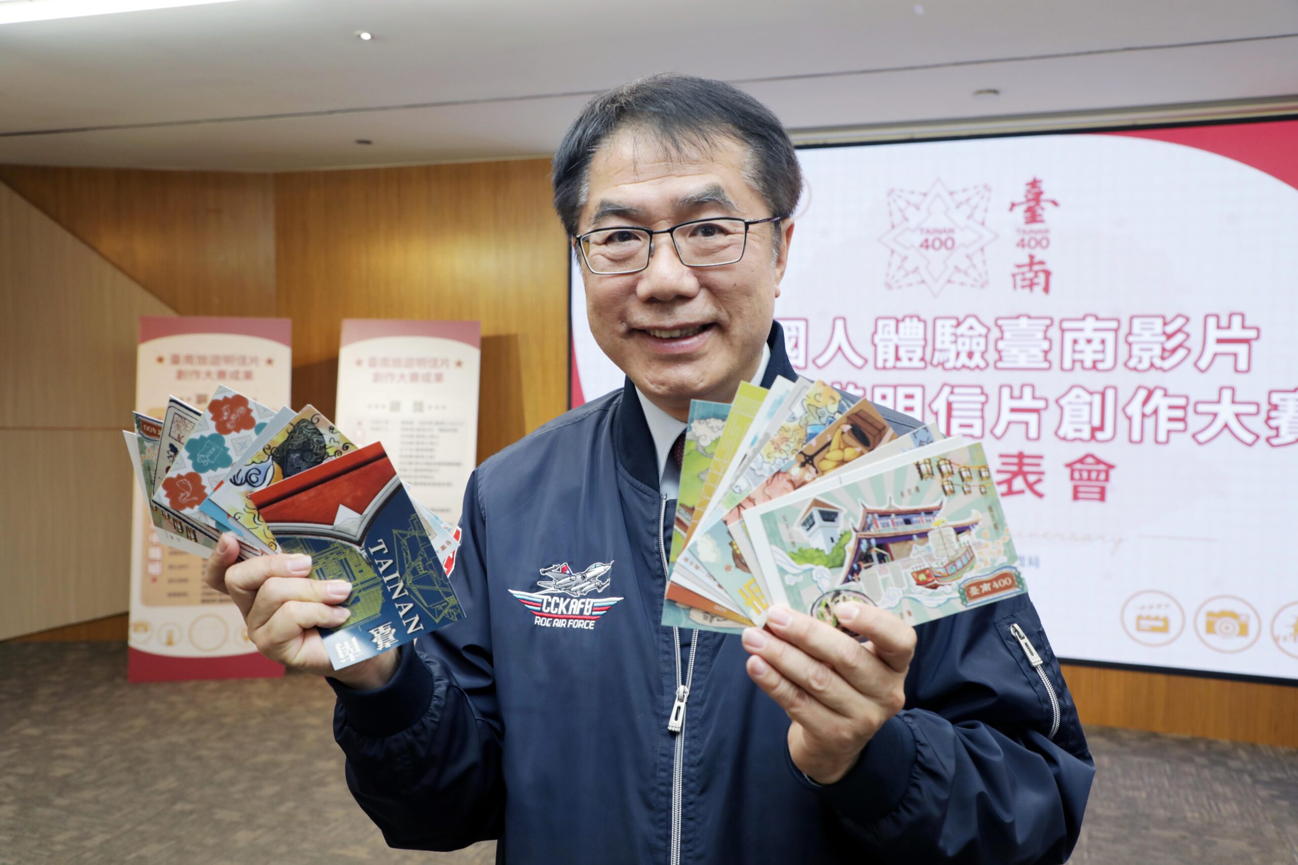 台南400盛事與世界交陪 黃偉哲展示體驗台南影片、明信片徵選精彩成果