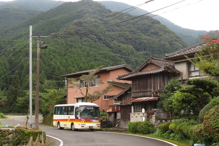 前往台灣觀光客最愛的祐德稻荷神社,1月每周三、日搭乘祐德巴士統統可享免費。 圖:佐賀觀光連盟/提供
