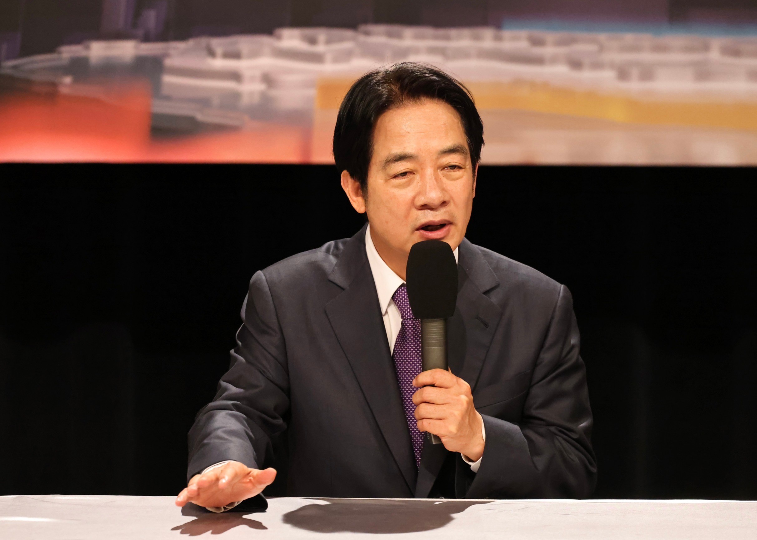 賴清德在辯論會後記者會上坦承口誤。林啟弘攝