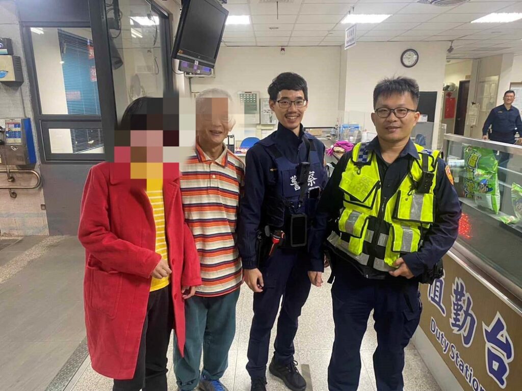 ▲圖說:領有身心障礙手冊的許女直接開警車門尋求協助,原來是爸爸教的! (圖/台中市政府提供)