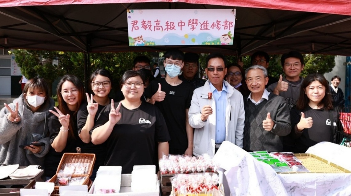 君毅歲末生命教育展愛心     每年持續辦理愛心義賣暨聯歡活動
