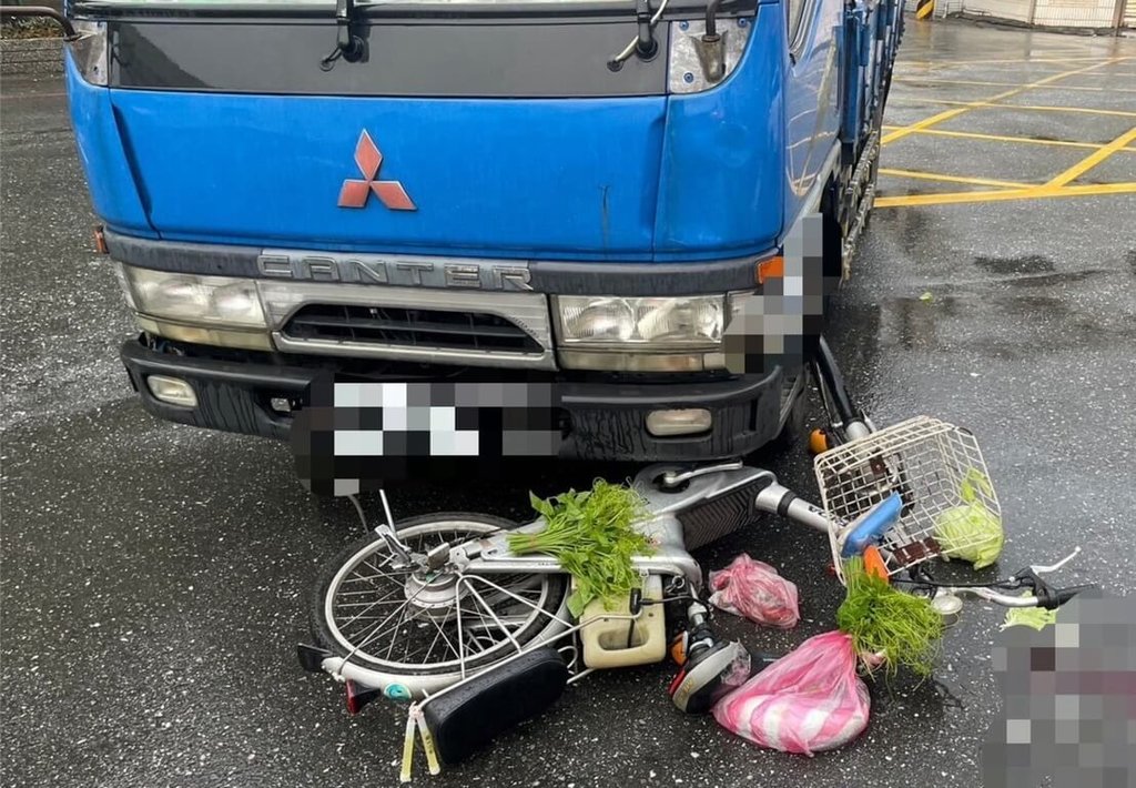 6旬婦遭綠營立委候選人車撞命危 傅崐萁暫停活動1天集氣祈福