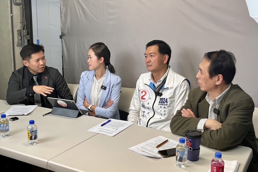 范雲曾怒斥校園安全檢查 洪佳君:那要如何阻止學生帶刀? 220 范雲曾怒斥校園安全檢查 洪佳君:那要如何阻止學生帶刀? 219