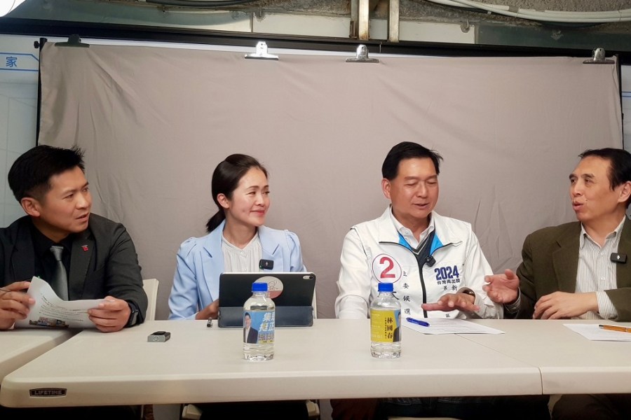 范雲曾怒斥校園安全檢查 洪佳君:那要如何阻止學生帶刀? 222 范雲曾怒斥校園安全檢查 洪佳君:那要如何阻止學生帶刀? 221