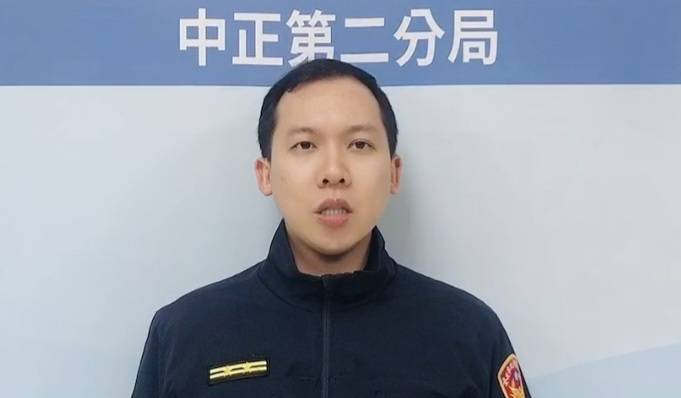 思源街派出所所長黃甯說明。（記者林金聖翻攝）