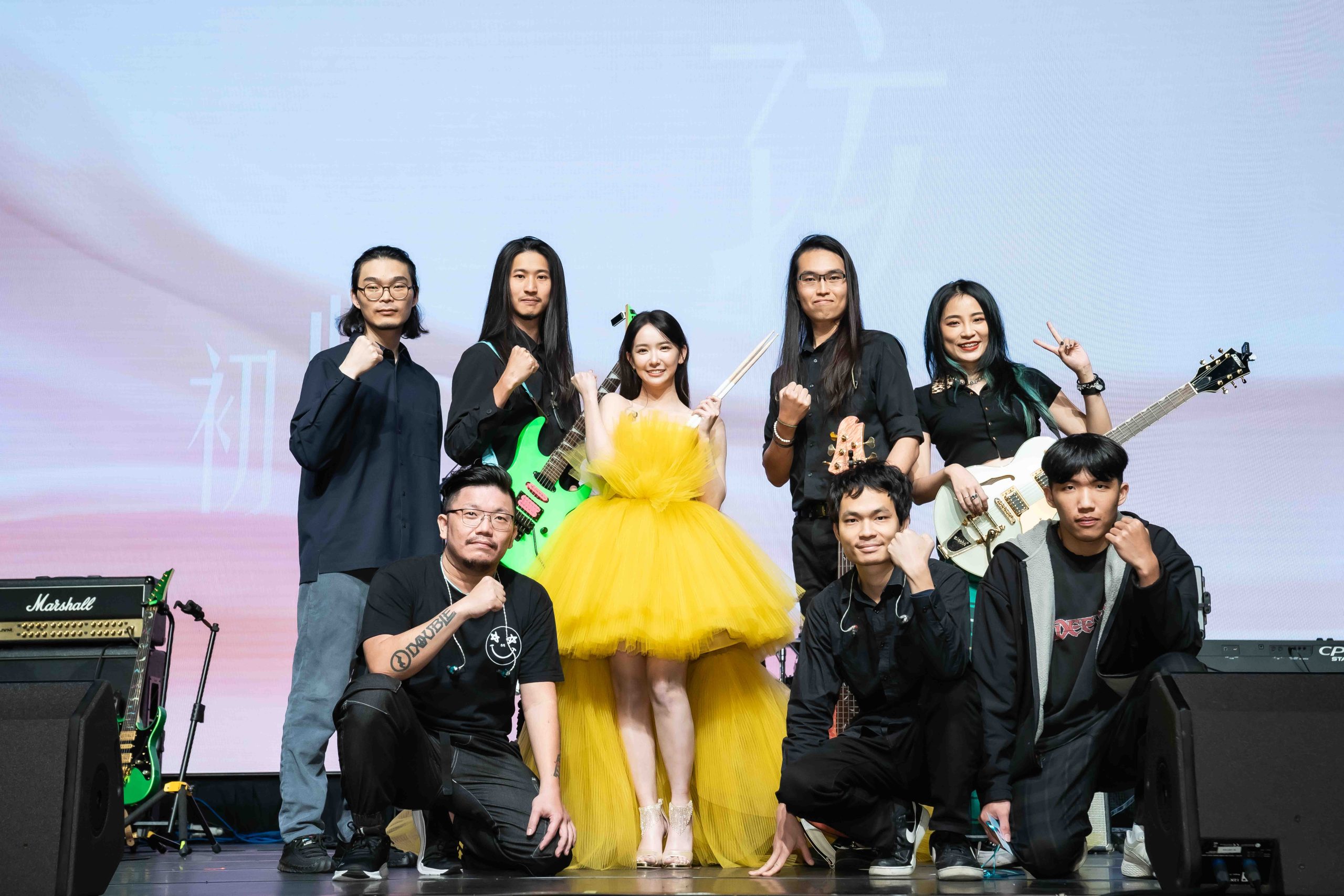 雅涵演唱會,特別請到製作人歌手卜星慧(右上)擔任音樂總監,樂團組合更是網羅眾知名樂手所組成。 (圖/紅心字會提供)