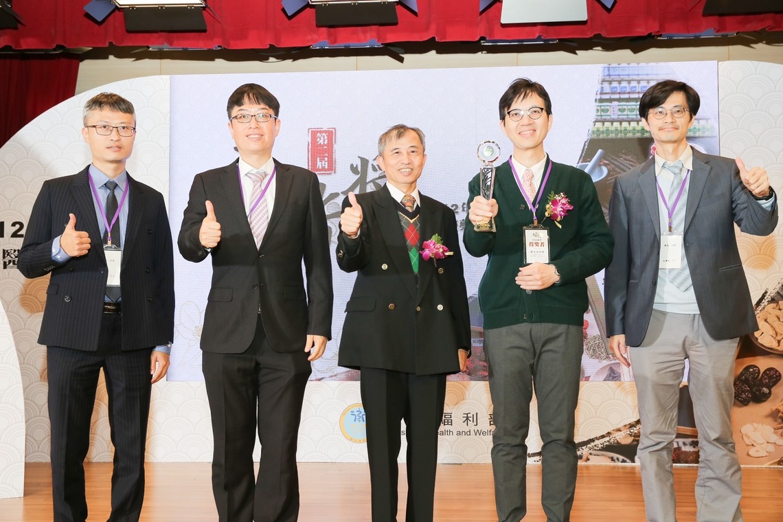 漾新聞|高雄長庚中醫部偏鄉醫療十年有成 獲「2023玉階獎-卓越貢獻獎」