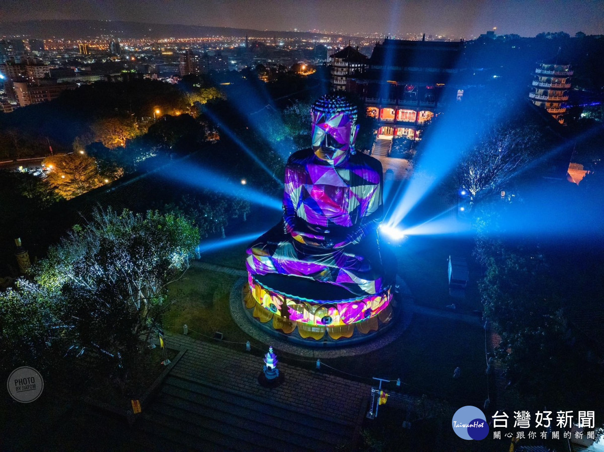 2024彰化月影燈季,八卦山大佛風景區亮起來。圖/記者鄧富珍攝