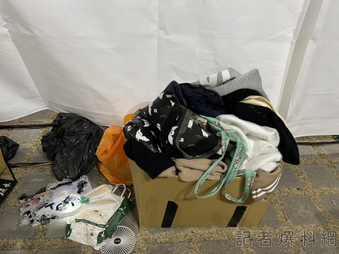警方在凌晨1時許統計，共受理81件遺失物，當時剩餘53件尚未有人認領。