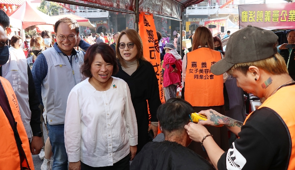 嘉義市長黃敏惠感謝文財殿附屬文通慈善會「冬令救濟暨義剪活動」助850弱勢戶