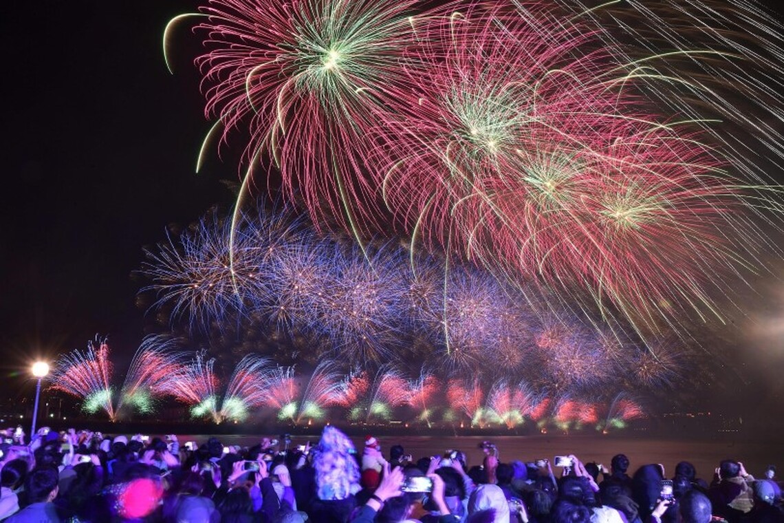 閃耀新北圈起1314跨河煙火盛大登場 劉和然與民眾共賞浪漫煙火迎年
