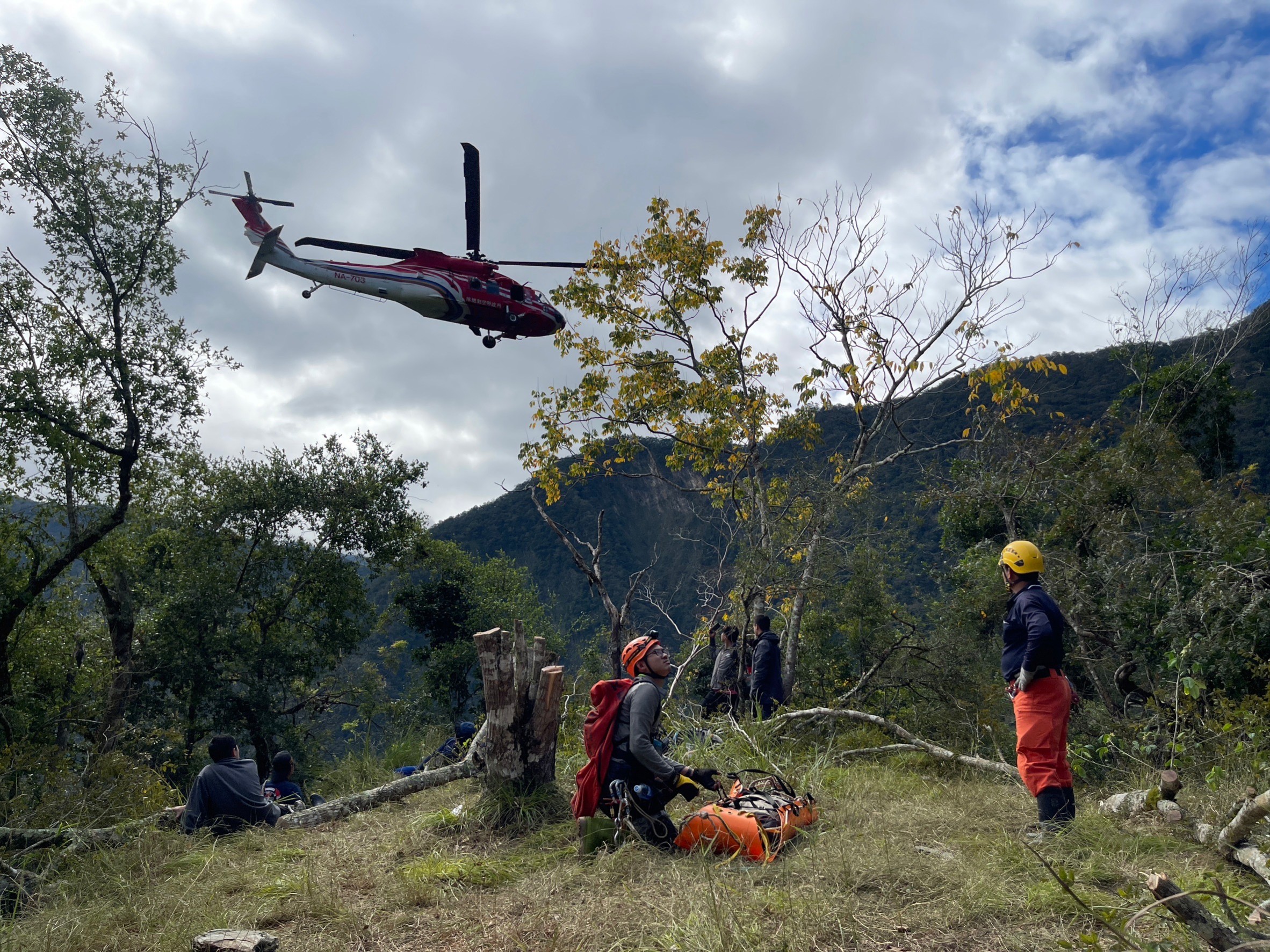 台大登山社學生跌落咲咲山谷    台東縣搜救人員救援成功