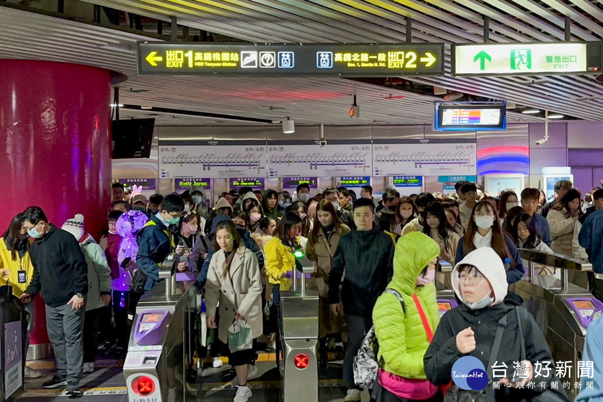 疏解蜂湧而來的乘客41小時不打烊,桃捷跨年疏運任務順利圓滿完成。