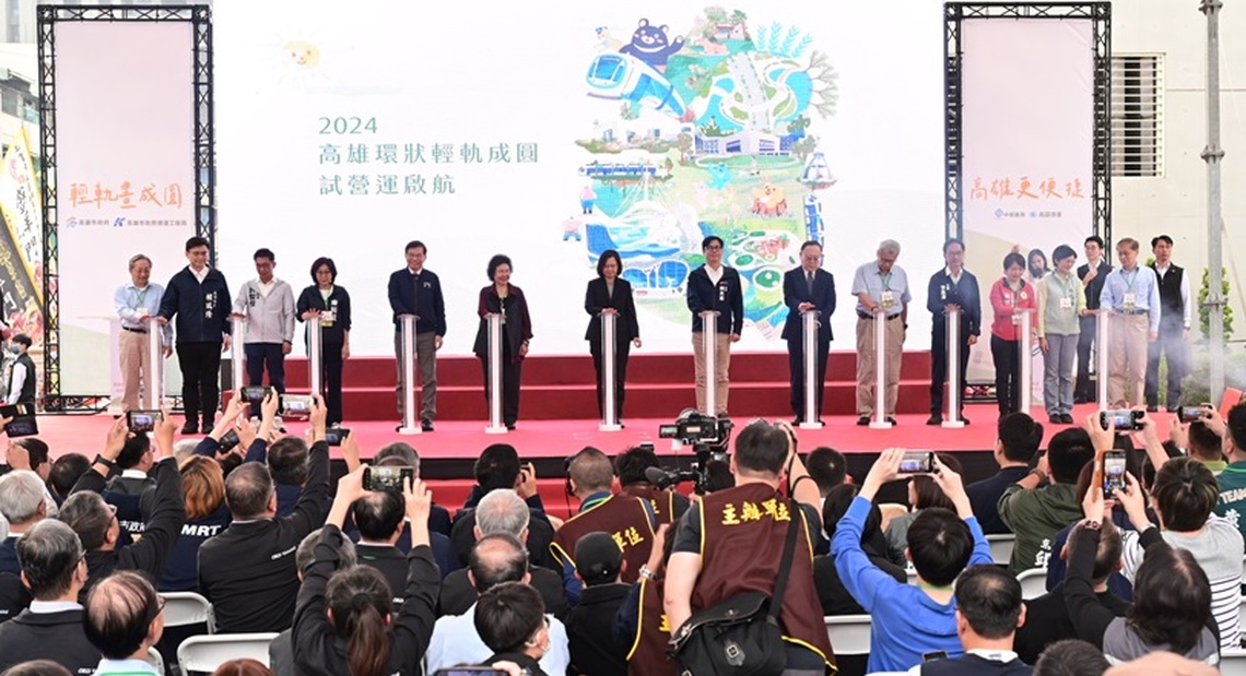 陳其邁宣布元旦輕軌成圓試營運啟航