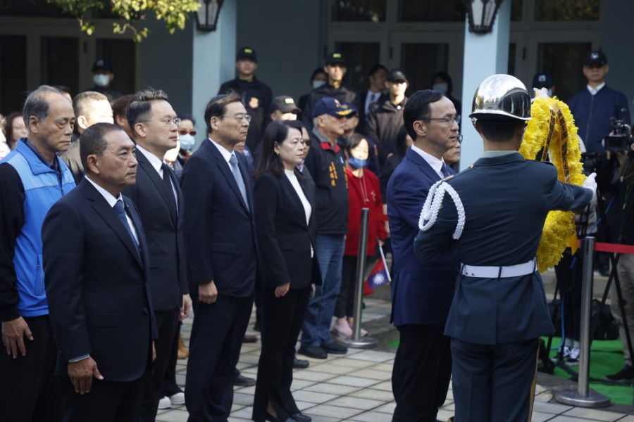 元旦升旗再批賴清德口誤 侯友宜:民進黨缺乏反省能力 227 國民黨一行人1日前往桃園大溪頭寮陵寢謁陵。