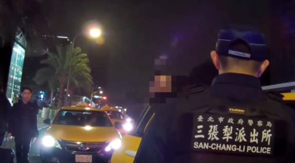 警加強夜店周遭安全維護。（記者林金聖翻攝）