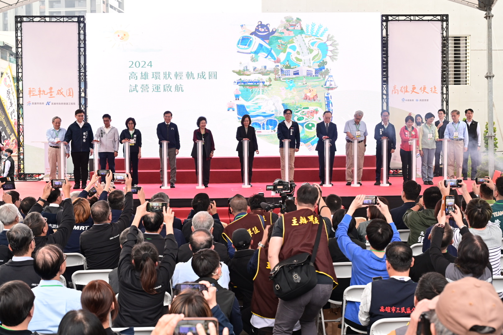 陳其邁市長宣布元旦輕軌成圓試營運啟航