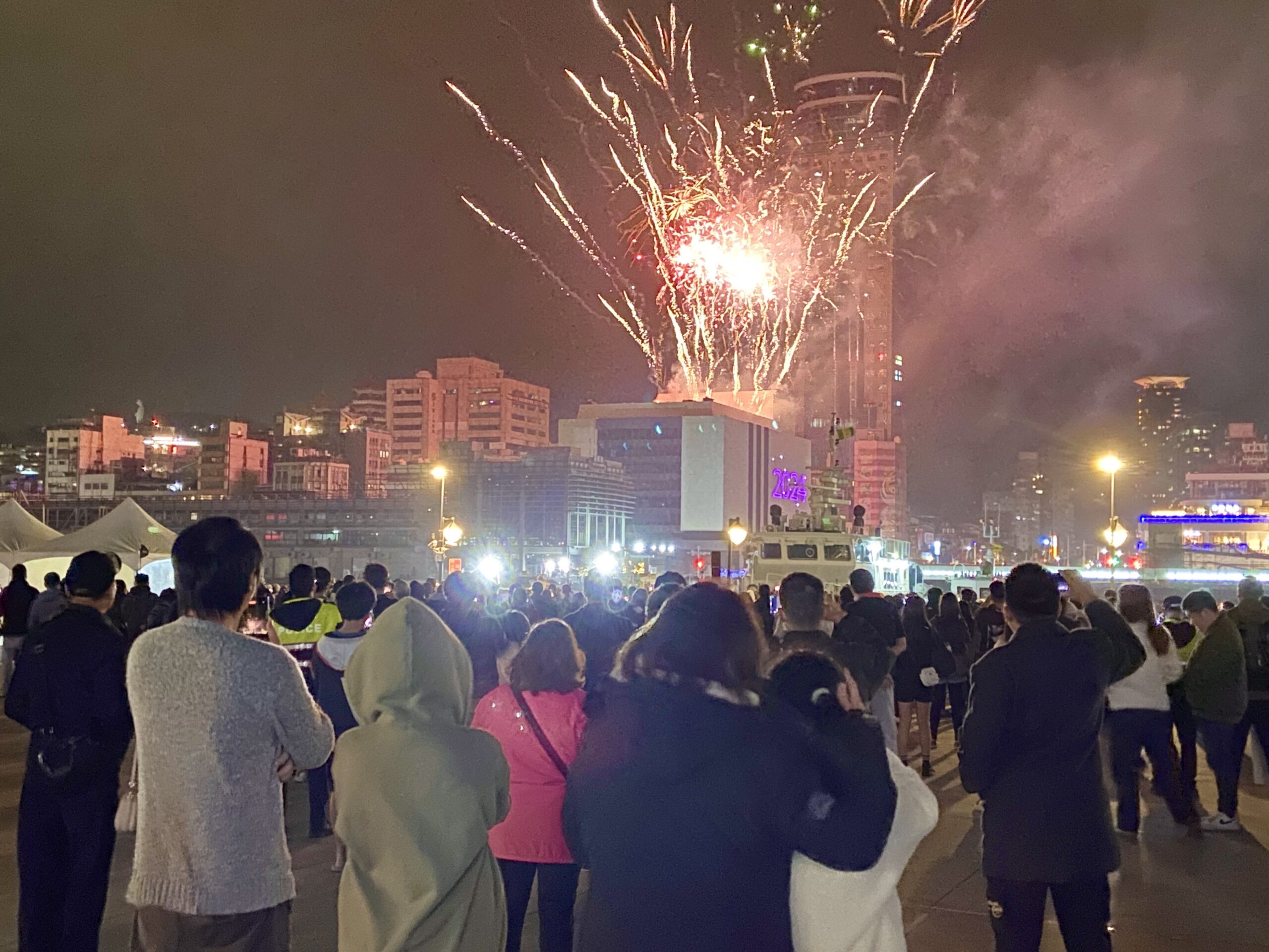 基隆跨年煙火秀黃鐙輝曾子余與民眾零距離互動嗨翻天