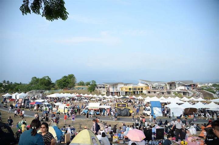 西拉雅元旦大圳之路健走 巨型扭蛋機+草原音樂會歡樂登場