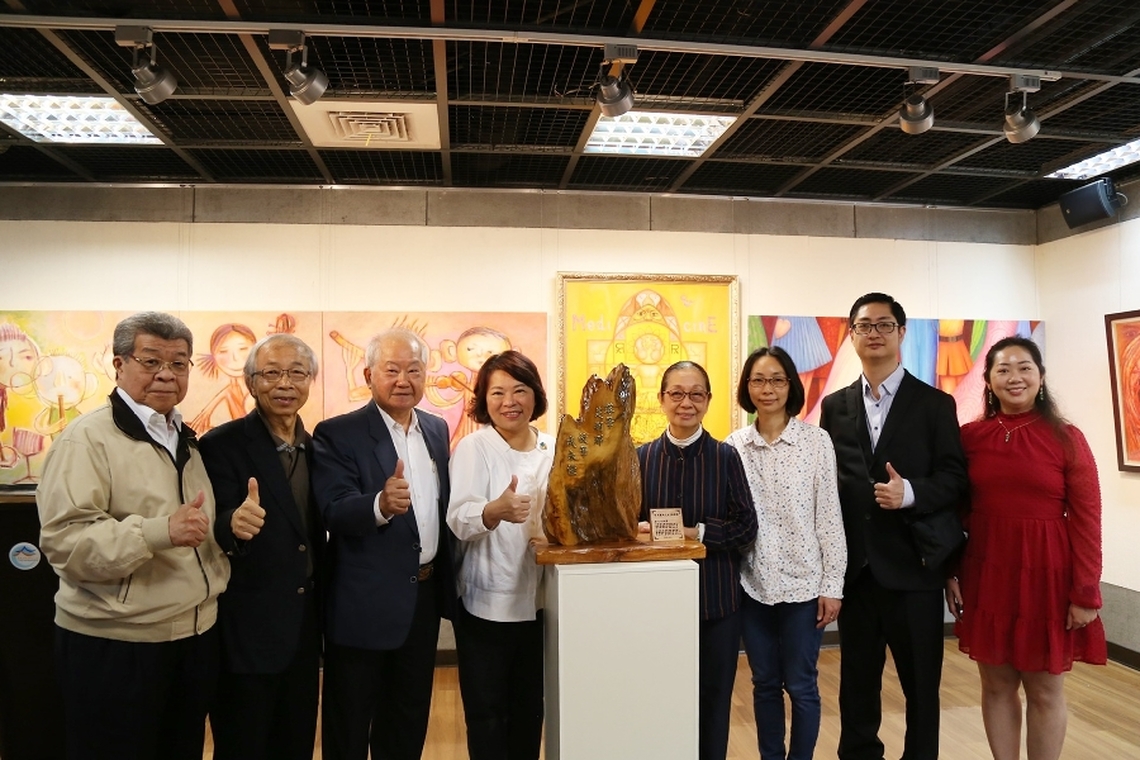 林信義油畫展-醫師父女畫話 展至1月14日於嘉義市文化藝廊溫馨展出