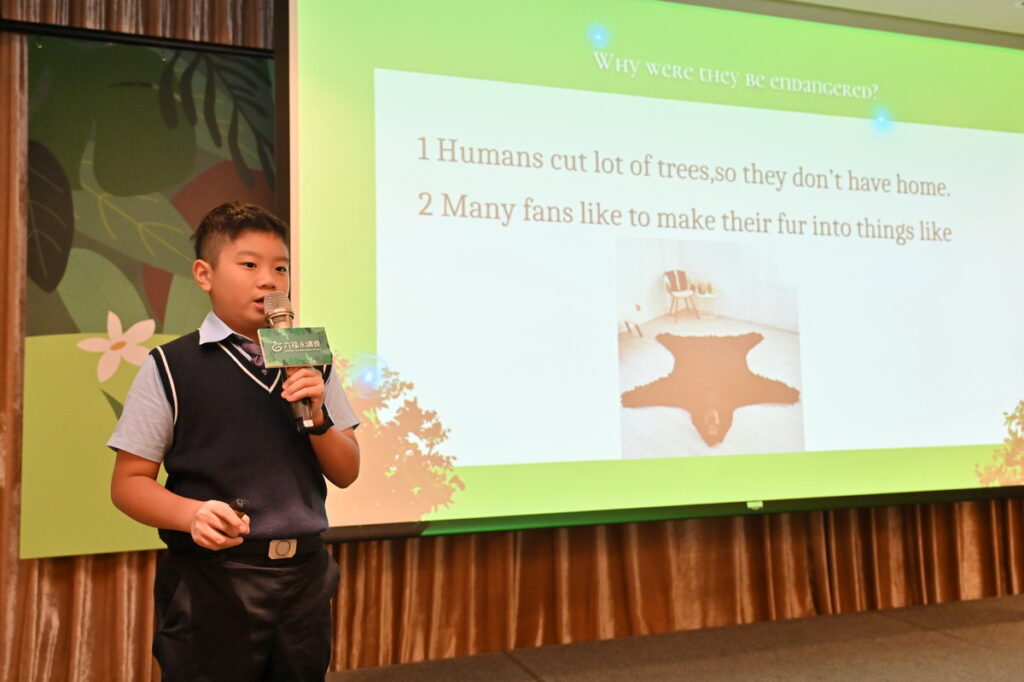 六福永續獎呼應台灣雙語國際教育推廣,特分為中、英文類,號召全台國中小生共同參與,希望透過參賽者參與動物保育的倡議,喚起師長們關注孩子的永續素養與創新能力。(圖:六福旅遊集團)