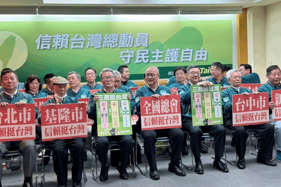 最後衝刺!信賴台灣之友會總動員 每天22縣市路口掃街拜票 199 照片來源:資料照