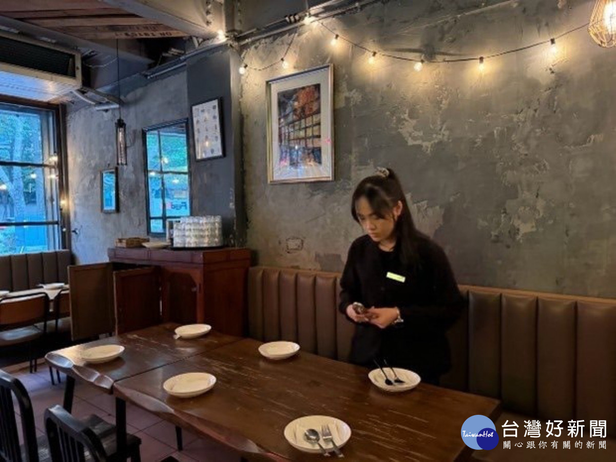桃分署運用專案缺工方案成功推介李同學至餐飲業。