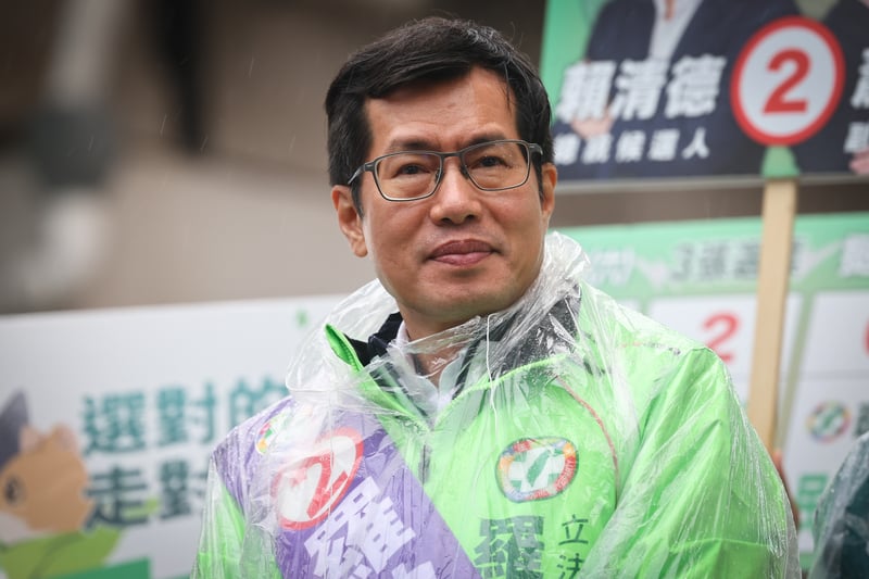 羅致政表示,對於不雅影片將提告到底。中央社