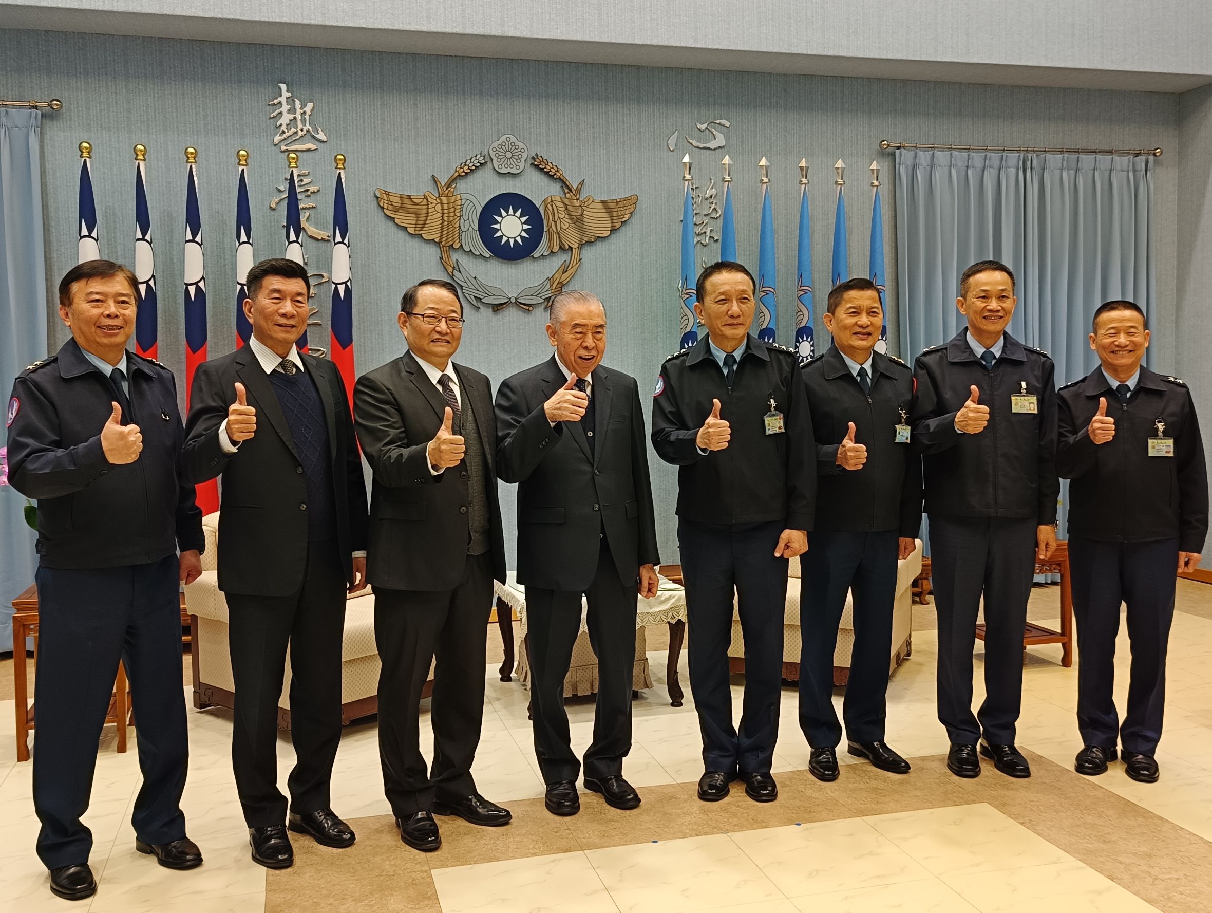李棟樑慰問空軍司令部,感謝官兵保衛家園。王烱華攝