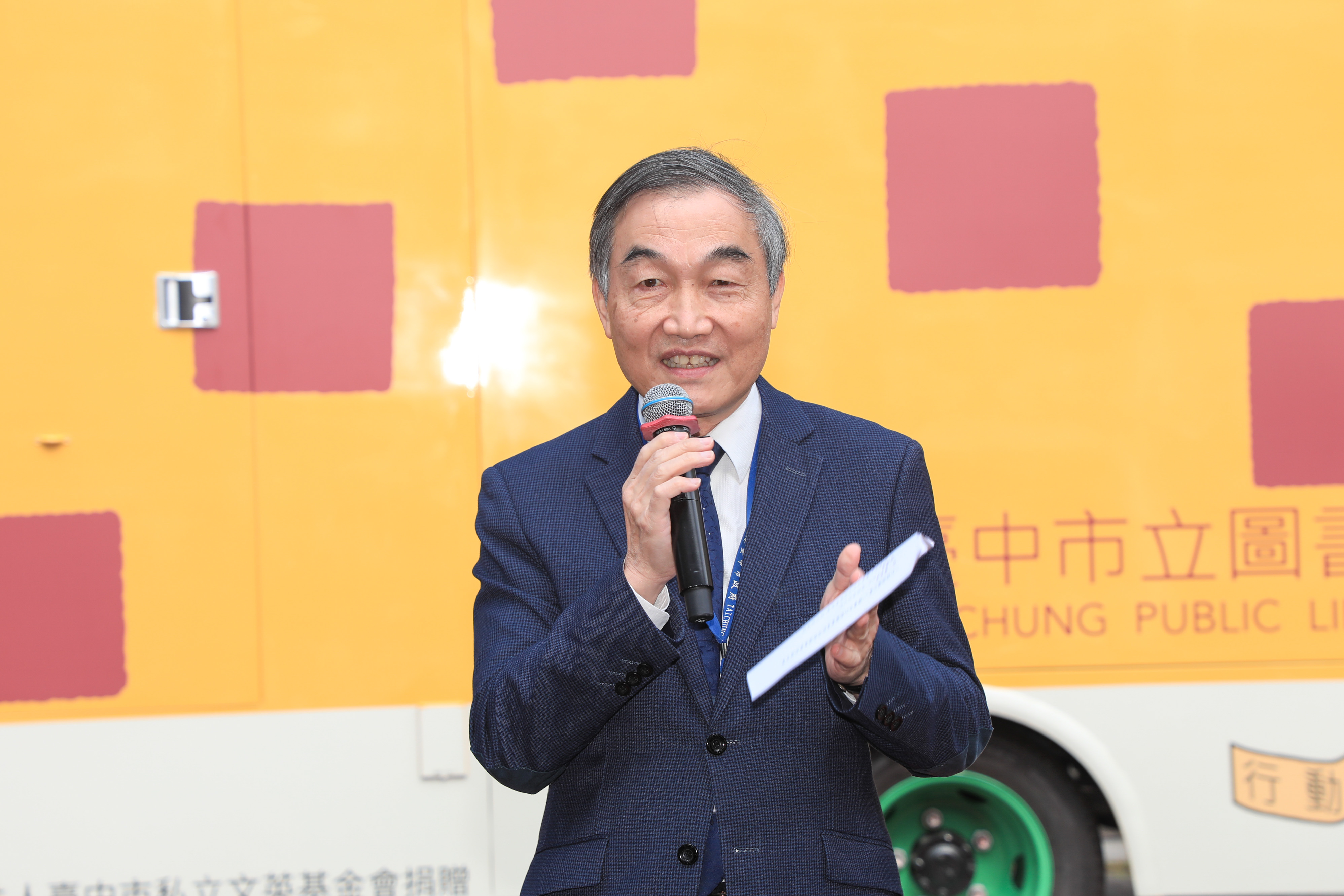 中市第2部太陽能行動圖書車嶄新啟用 黃副市長：以美學與綠能開啟市民閱讀之窗