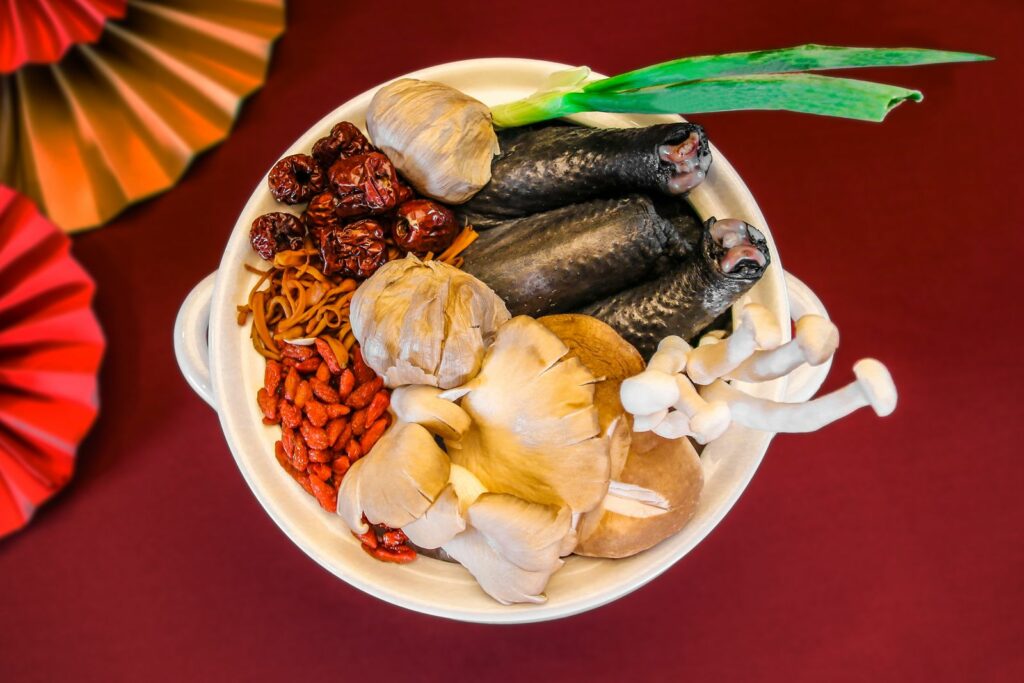 麗寶福容大飯店_港點餐廳福粵樓推出「黑蒜蟲草燉烏雞」