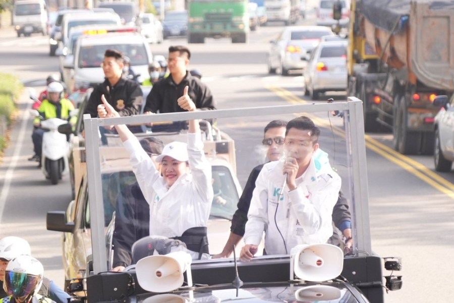 南下車掃遭問丈夫財產申報 吳欣盈請記者看昨天新聞 195