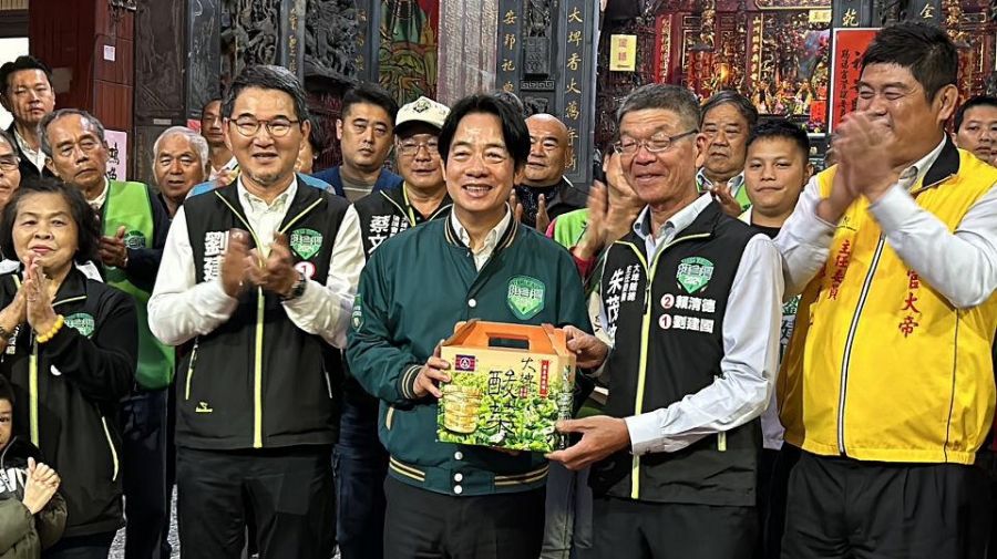 賴清德、劉建國大埤賜福宮參香 支持者夾道歡迎